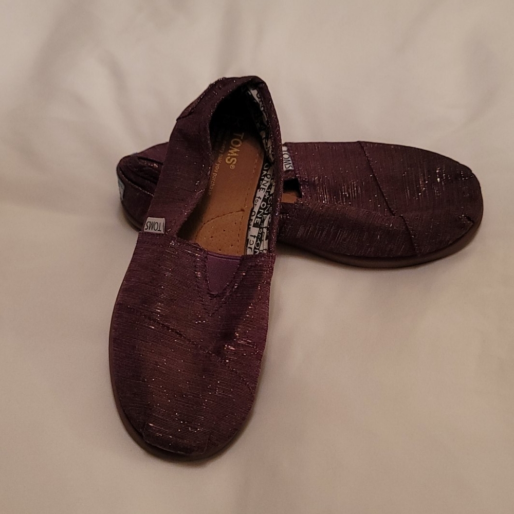 Cute TOMS size 2